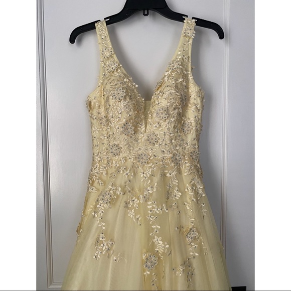Yellow ballgown style prom dress - Picture 4 of 8